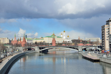Fototapeta na wymiar Россия, Московский Кремль в облачный день