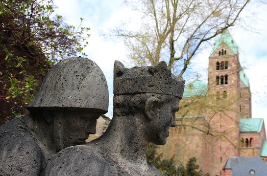 Salischer Kaiser mit Blick auf Dom in Speyer