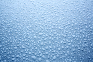 Wassertropfen auf eine glatte Oberfläche 01