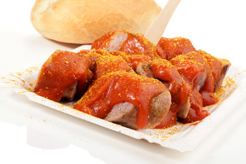 Currywurst mit Brötchen