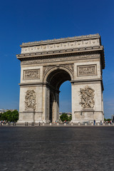 Fototapeta na wymiar Arc de Triomphe de l'Etoile on Charles de Gaulle Place, Paris.