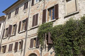 Fototapeta na wymiar Old Tuscany building facade