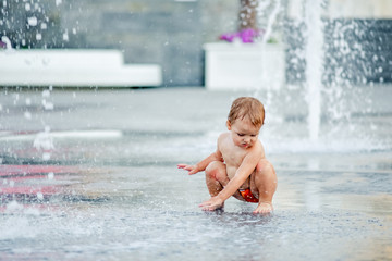 baby in the fountain