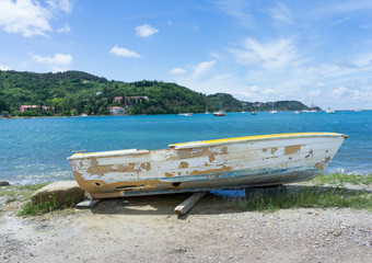 Fototapeta na wymiar Old fishing boat on shore