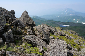 トムラウシ山 山頂から望む南沼とオプタテシケ山