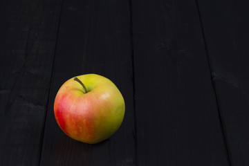 Apfel vor Leinentuch