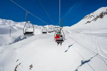 Fototapete Chairlift in winter resort from formigal © bimserd