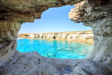 Photo sur Plexiglas Chypre Belles falaises et arches à Aiya Napa, Chypre
