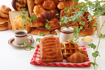 おいしそうなパンとコーヒー