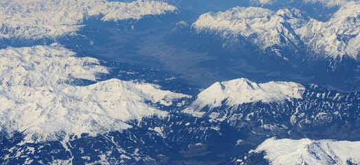 Fototapeta premium survol des alpes autrichiennes