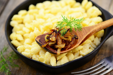 Besteck Pfanne Eierspätzle