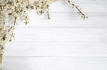 Fototapeten Frühling Hintergrund. Obstblumen auf Holztisch © ballabeyla