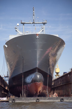 Tender im Trockendock
