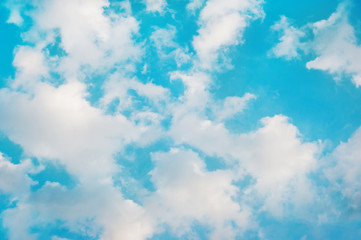 Obraz premium White clouds in blue sky