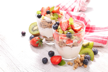 muesli and fruits