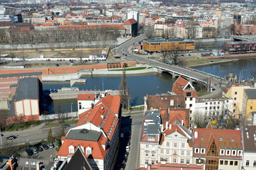 Fototapeta na wymiar Old polish city Wroclaw. Top view Wroclaw. Panorama view Wroclaw. Red roofs and catherdals. Old Europe. 