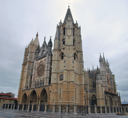 Fototapeta na wymiar Gothic cathedral in Leon