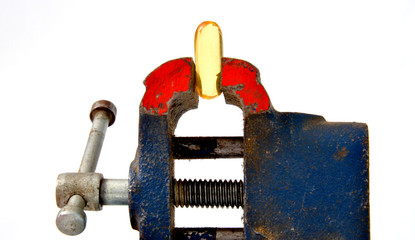 Omega 3 pill compressed by visetool