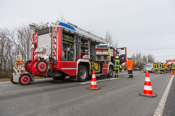 Feuerwehrauto an einer Unfallstelle