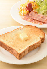朝食のトースト