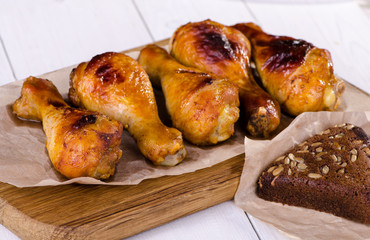 Roasted chicken leg with grain bread