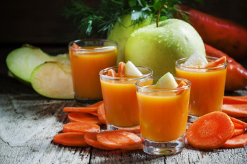 Freshly squeezed juice of carrots and green apples, selective fo