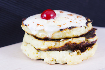 Cottage cheese pancakes with sour cream