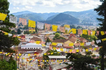 Poster Aerial view to San Cristobal de las Casas with numerous religious flags © Alice Nerr