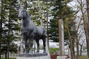 競馬場のブロンズ像