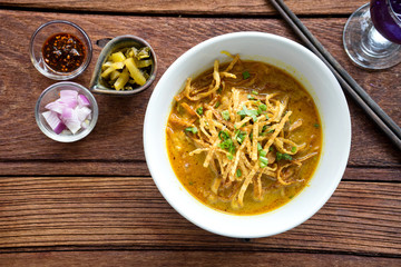 yellow spicy noodle thai food khao soi