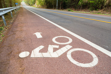 Obraz premium Bicycle lens symbol on the road 