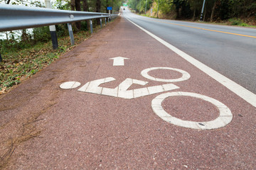 Obraz premium Bicycle lens symbol on the road