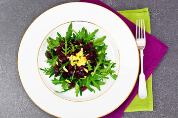 Dietary food without meat: Salad with arugula and beet