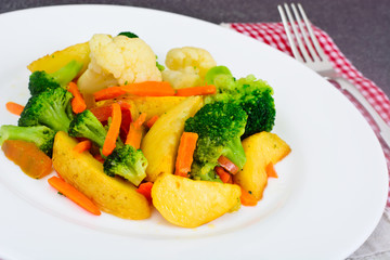 Steamed Vegetables Potatoes, Carrots, Cauliflower, Broccoli