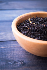 Dried tea leaves in bowl