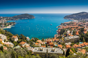 Côte d& 39 Azur Frankrijk. Uitzicht op luxeresort en baai van Franse rivi