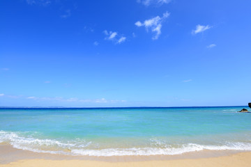 Fototapeta premium 沖縄の美しい海とさわやかな空