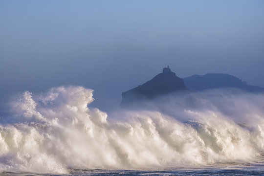wave breaking in Bakio