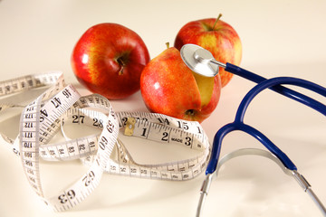 Red apples on a wooden plate on the table