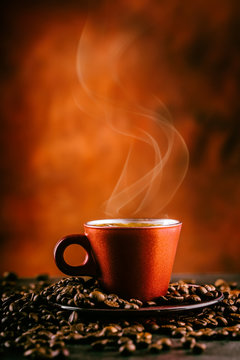 Fototapeta Coffee. Cup of black coffee and spilled coffee beans. Coffee break.