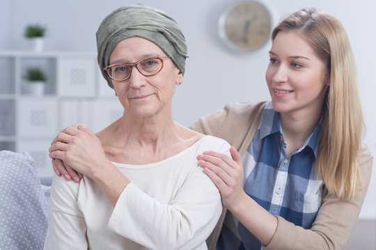It's easier to fight with cancer with family's help
