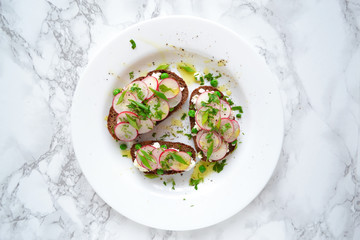 toast with ricotta, radish and green peas