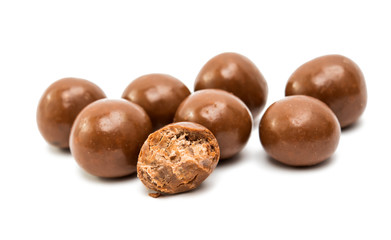 Dark brown dragee