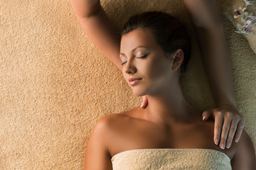 Fototapeta na wymiar Relaxing massage in the spa salon