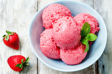 strawberry ice cream