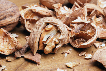 грецкий орех, сломанной