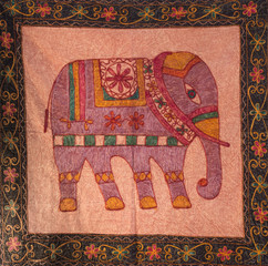  Handgemachter indischer Teppich mit Elefant, Hintergrundgrafik, nah 