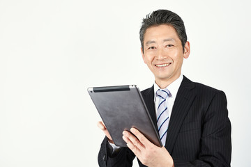 タブレットPCを使うビジネスマン