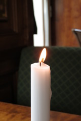 Obraz na płótnie Canvas Candle lit on a restaurant table