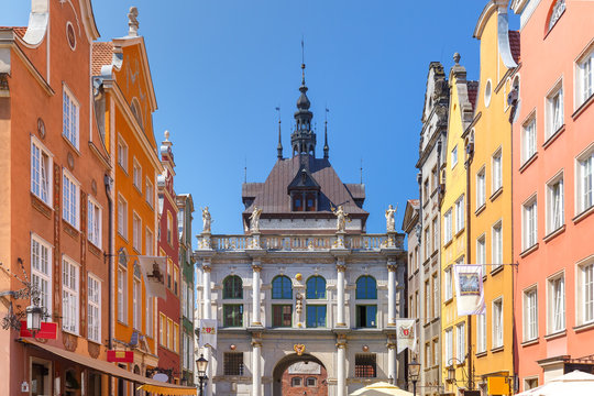 Fototapeta Beautiful historic houses and Golden Gate on Long Lane in Gdansk Old Town in the sunny morning, Poland